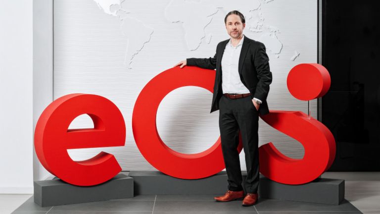 Aceasta este noua marcă EOS: Marwin Ramcke se prezintă pe sine și noul logo EOS.