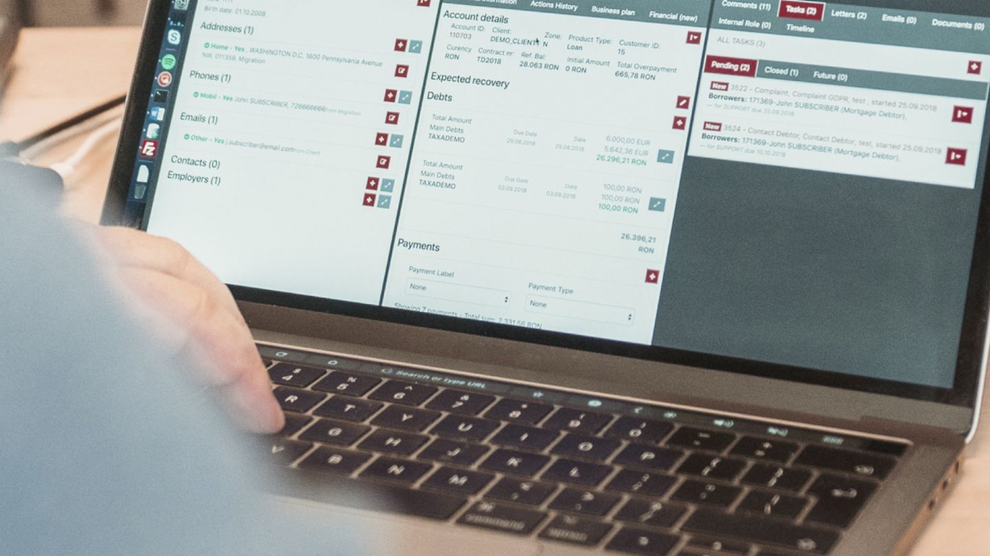 Fotografie ukazuje otevřený laptop, na jehož obrazovce je vidět stránka Kollecto+ Na textu pod fotografií stojí: „Koncem roku 2023 bude Kollecto+ používat osm ze 24 společností EOS a v dalších zemích se spuštění chystá.“